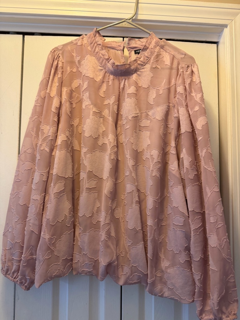 Torrid Size 2 Textured Floral Puff Sleeve Blouse in Dusty Pink